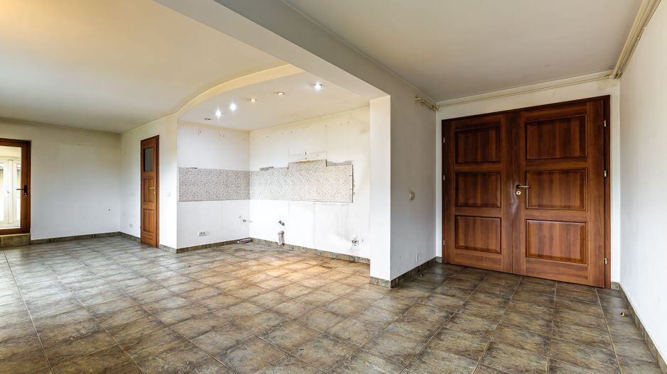 Imobil spațiu comercial și 11 apartamente - Poză 21