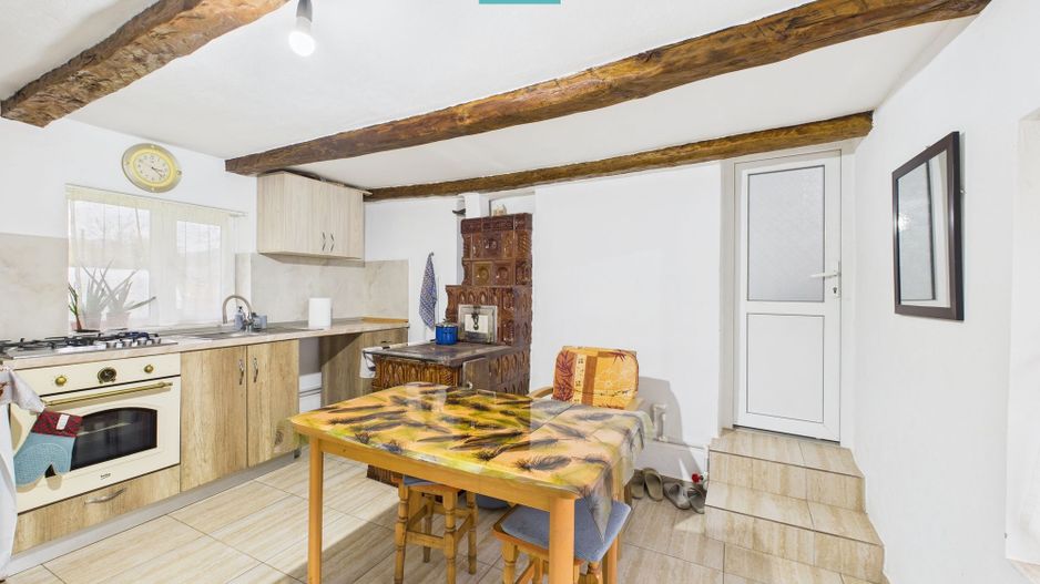 Casă renovată în localitatea Lazuri, Arad - Poză 12