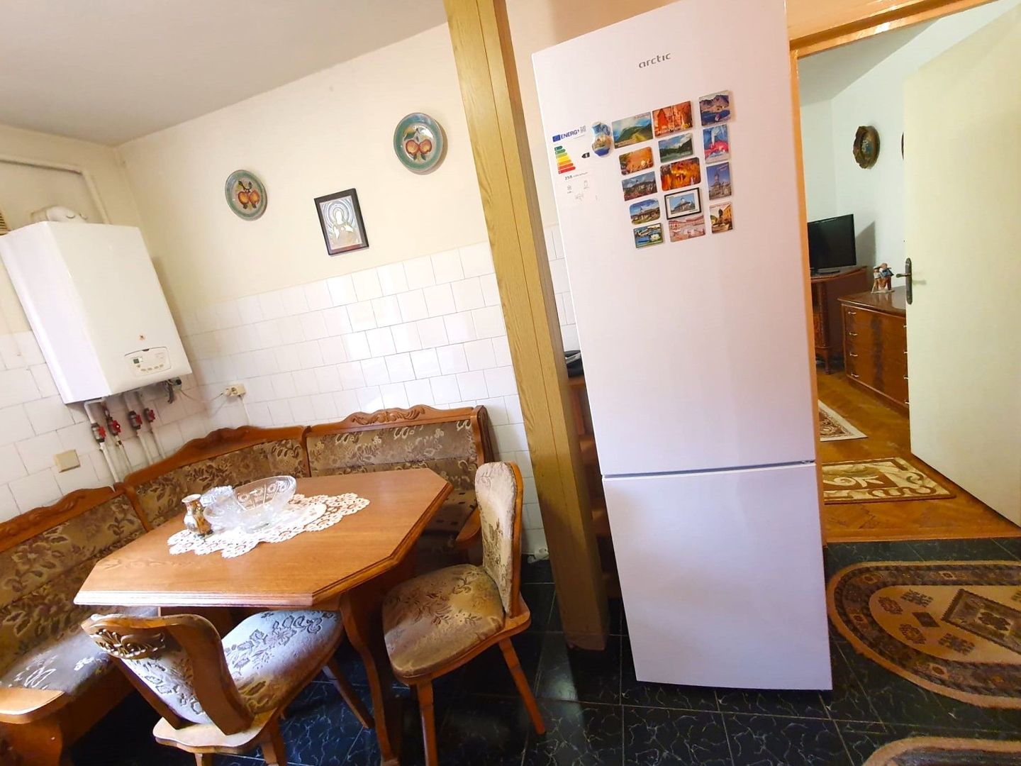 Apartament luminos cu vedere spre biserică, într-un cartier verde și liniștit. - Poză 7