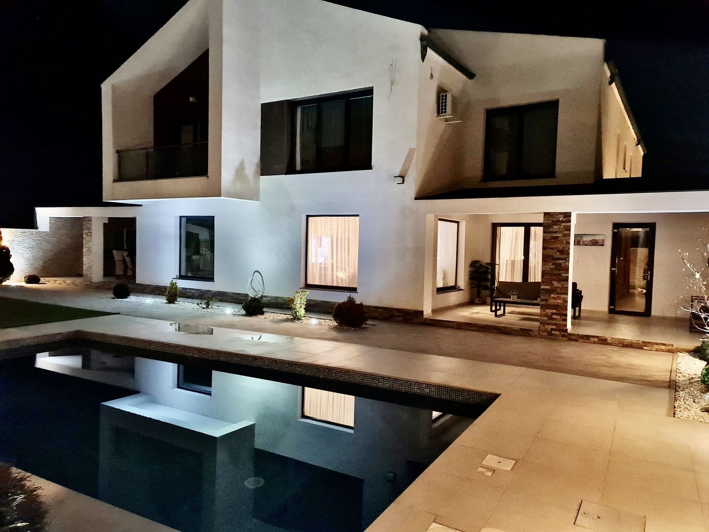 Vila pretabila pentru doua familii - Poză 4