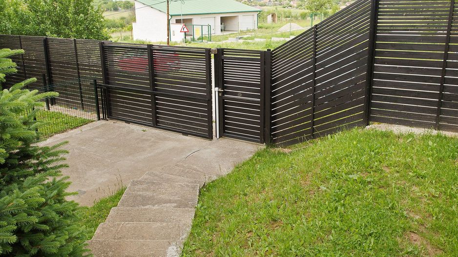 Vilă cu 5 dormitoare, 4 băi, 2 248mp teren, piscină. Preț: 229 000 Eur - Poză 9