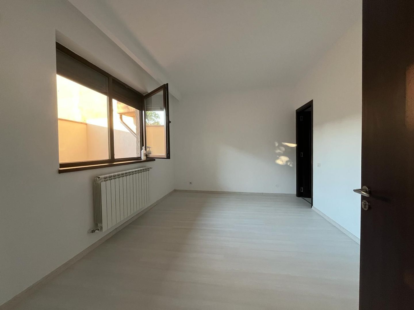 Comision 0 Apartament 3 cam Bucuresti Noi ,deosebit; suprafata mare - Poză 8
