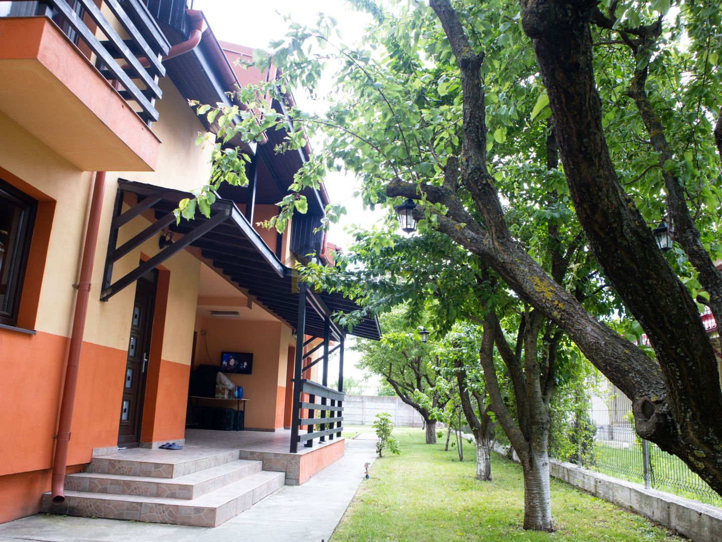 Vila spatioasa pt doua familii 10 camere Clinceni Monumentul Eroilor - Poză 4