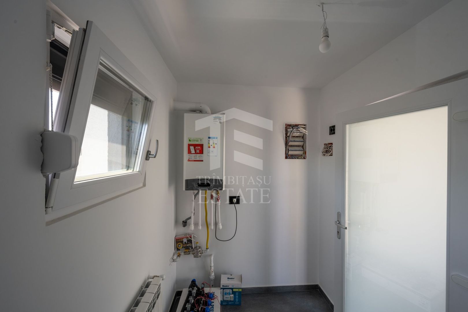 CASA TIPLA, Racordata! Cu un DORMITOR la PARTER ! Domnești! - Poză 17