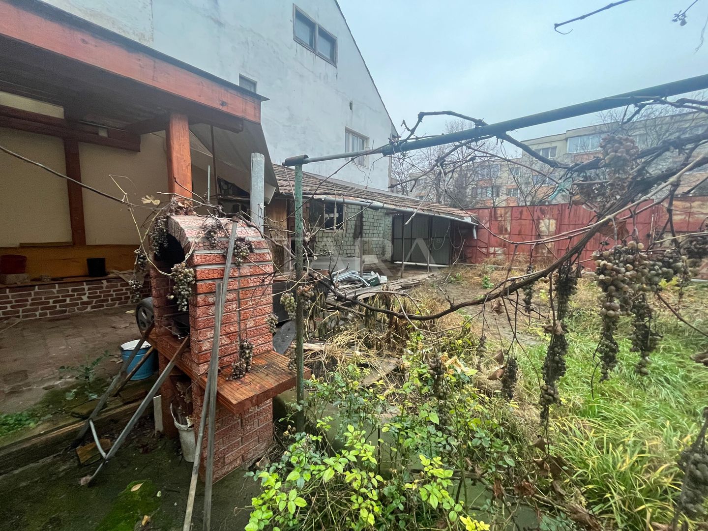 Casă cu două apartamente și teren generos în zona Iulius Mall. - Poză 8