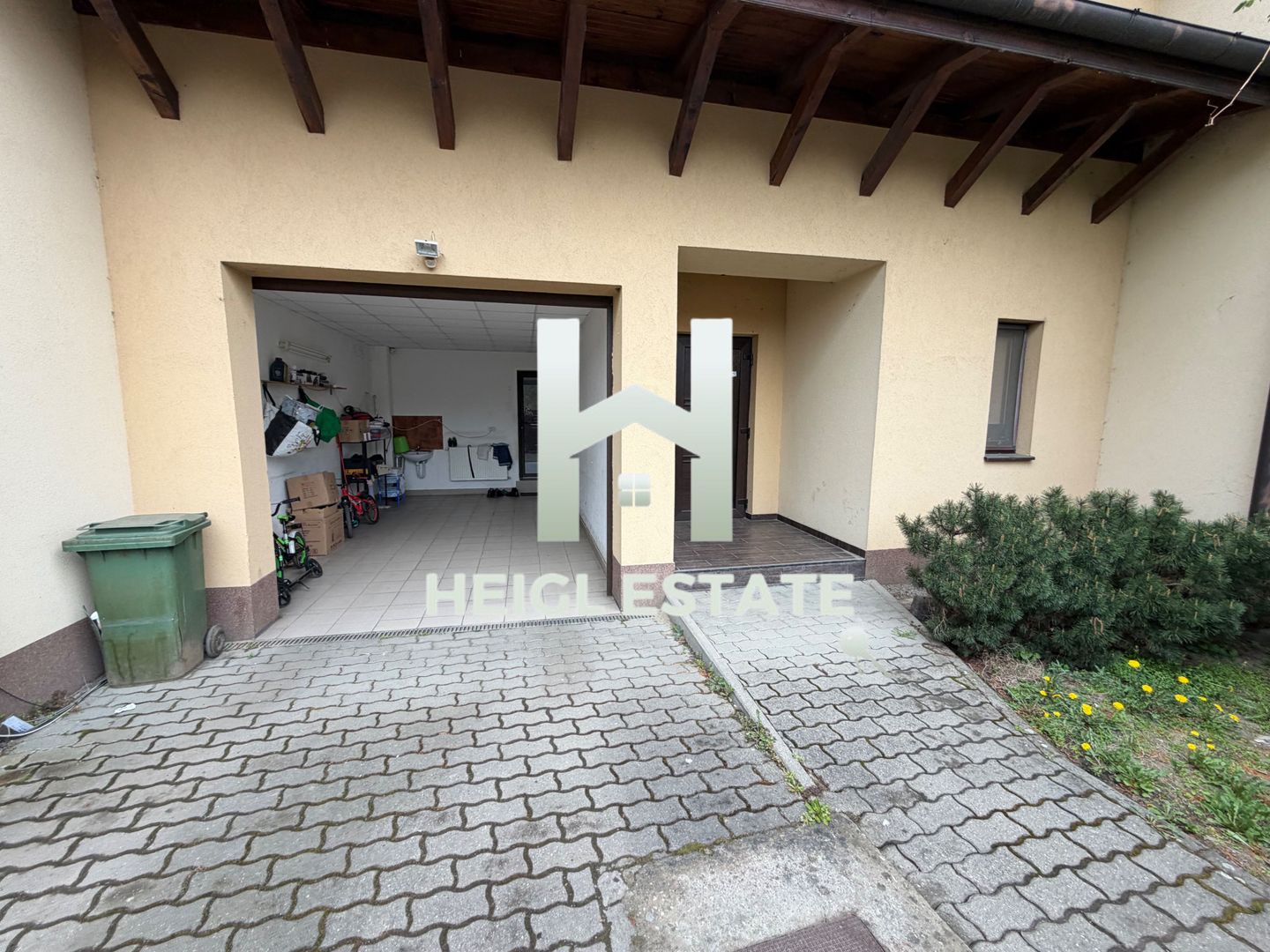 Casa cu 4 camere mobilata cu garaj in zona Braytim Muzicescu - Poză 2