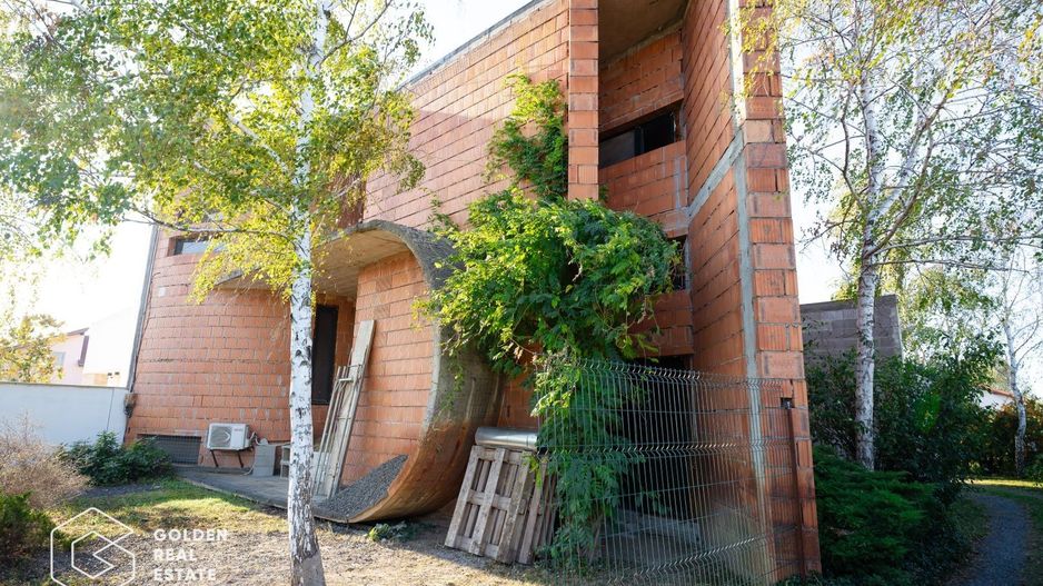 1/2 Duplex avangardist, la rosu, in Mosnita Noua - Poză 4