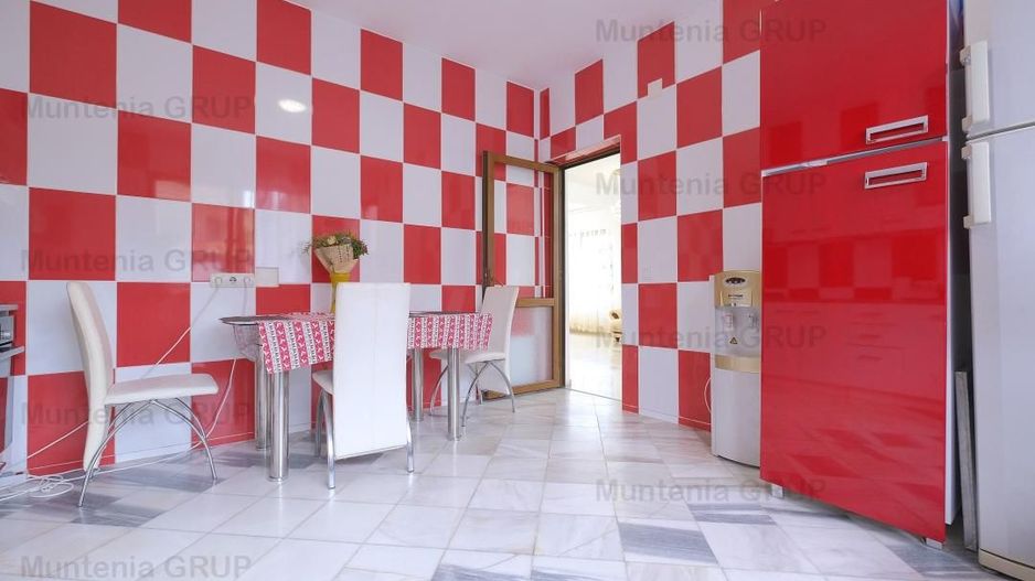 DOBROESTI - Str. Doinei, vila P+E+M, 6 camere, 3 bai cu fininsaje LUX - Poză 7