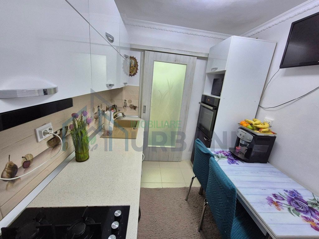 Apartament 3 camere, Podu Roș, modernizat și mobilat - Poză 3