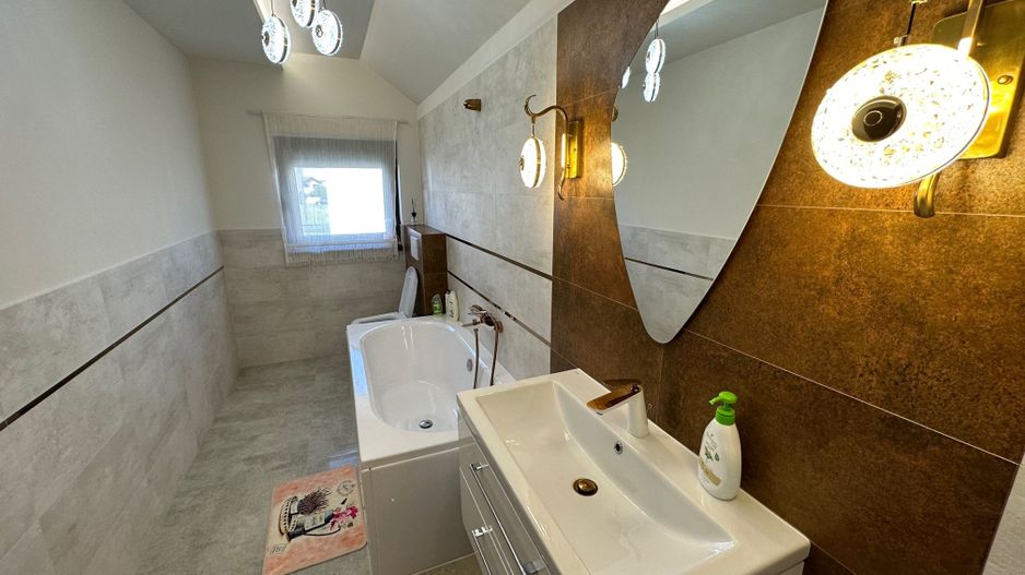 CASA EXCEPTIONALA CU LIVADA PROPRIE - Poză 46