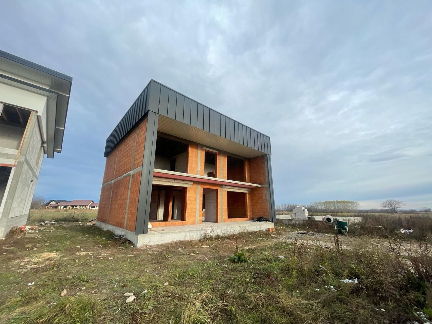 CASA LA ROȘU 220 MP | ZONA RETRASA CU VEDERE PANORAMICA| MARGINEA - Poză 1