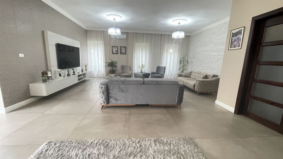 Proprietate exclusivista in Dumbravita - Poză 1