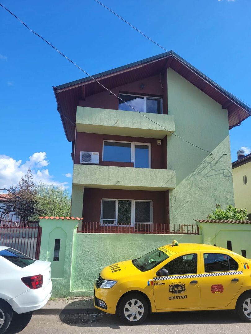 Vilă spațioasă S+P+1E+M | Chitila | Str. 8 Martie - Poză 1