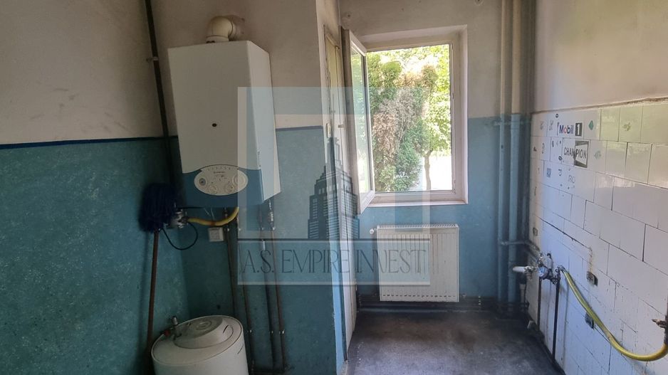 Apartament 3 camere semidecomandat ,etaj 1 - zona Vlahuta. - Poză 2