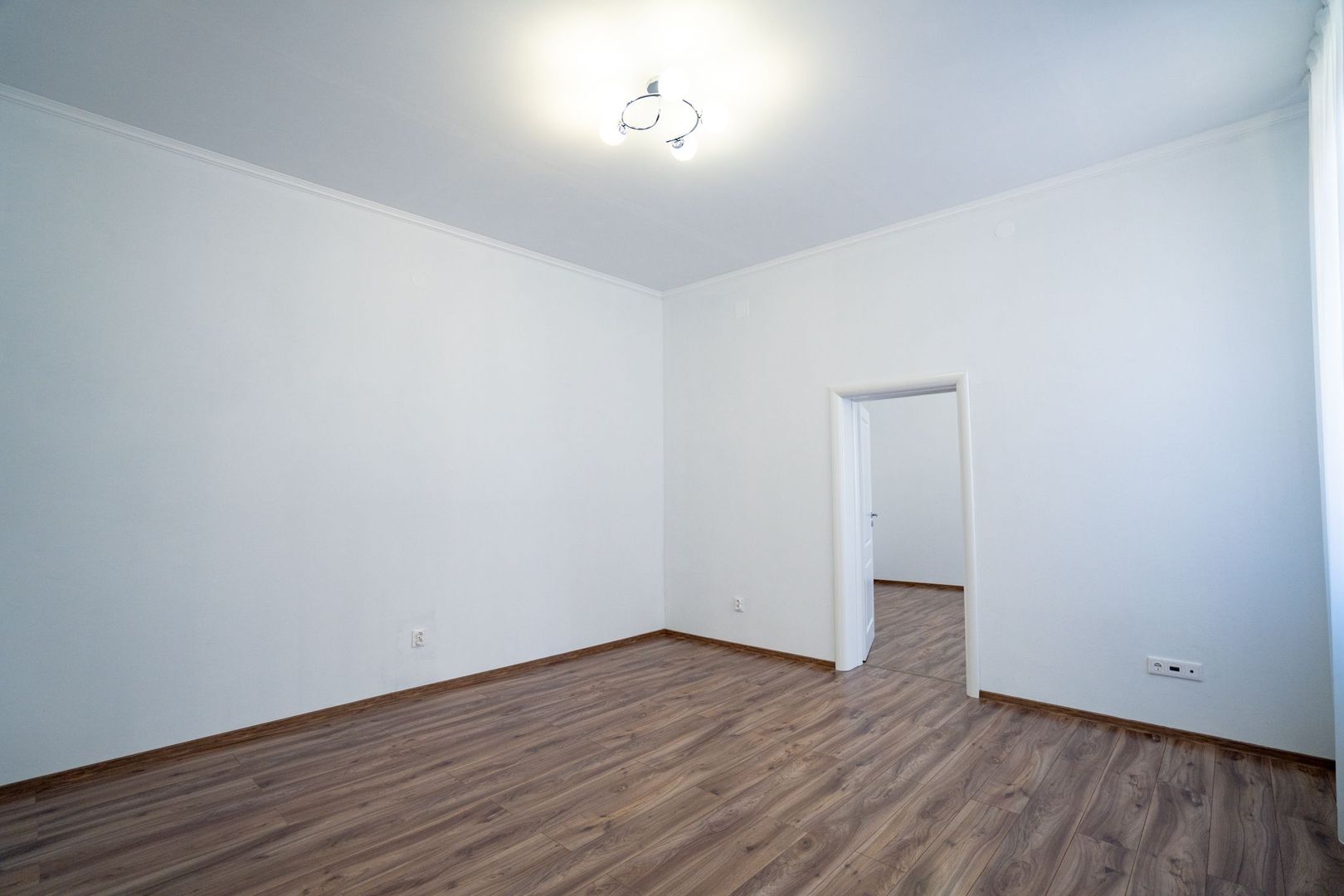 Apartament cu 2 camere, casă la curte comună – Central, Oradea - Poză 9