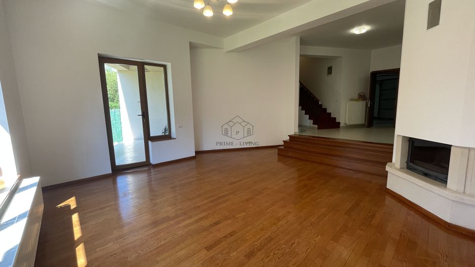 VILA CU 5 DORMITOARE IN COMPLEX REZIDENTIAL - Poză 2