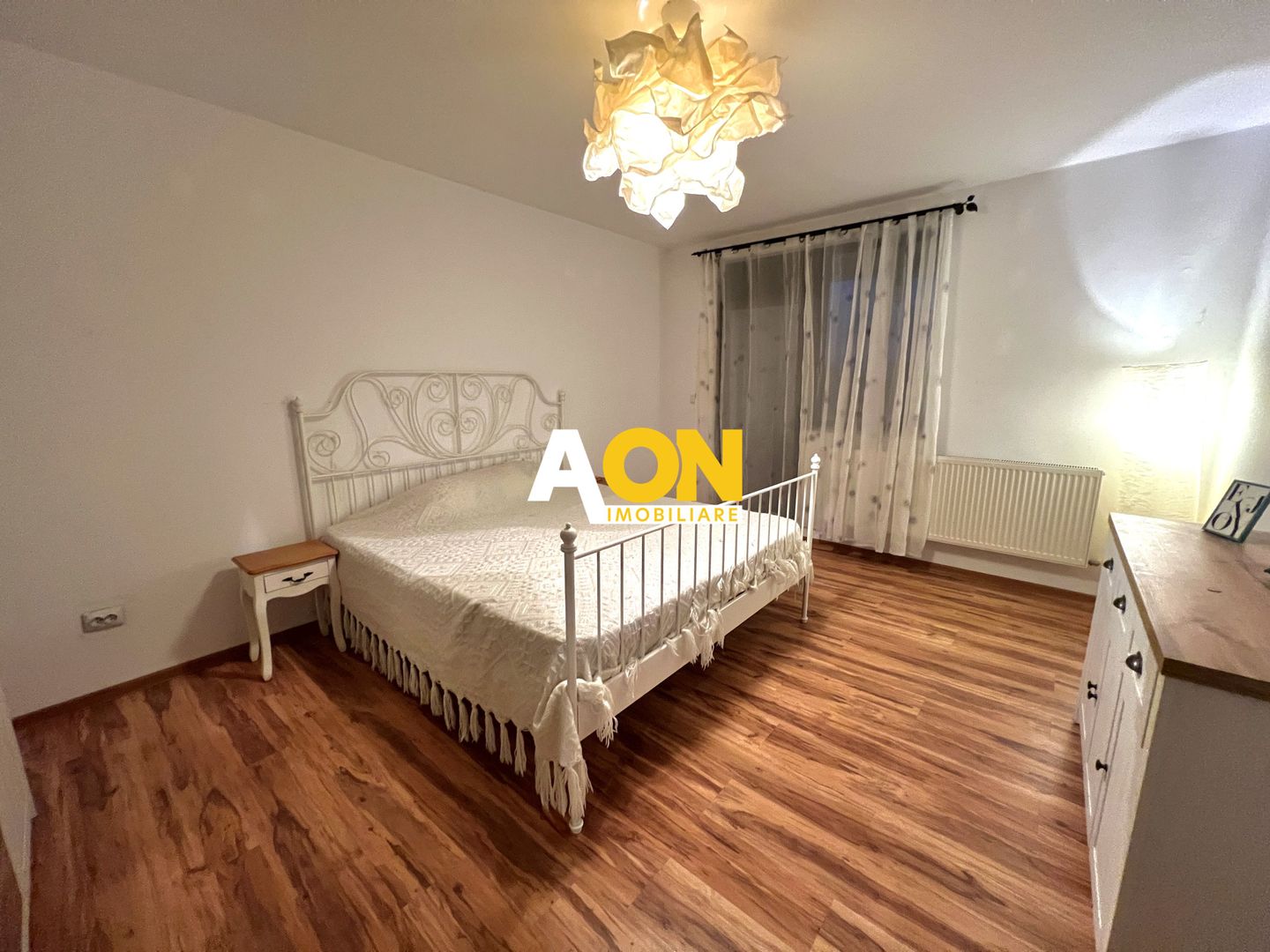 Apartament cu 2 camere, etaj 1, loc de parcare, 2 balcoane - Poză 1