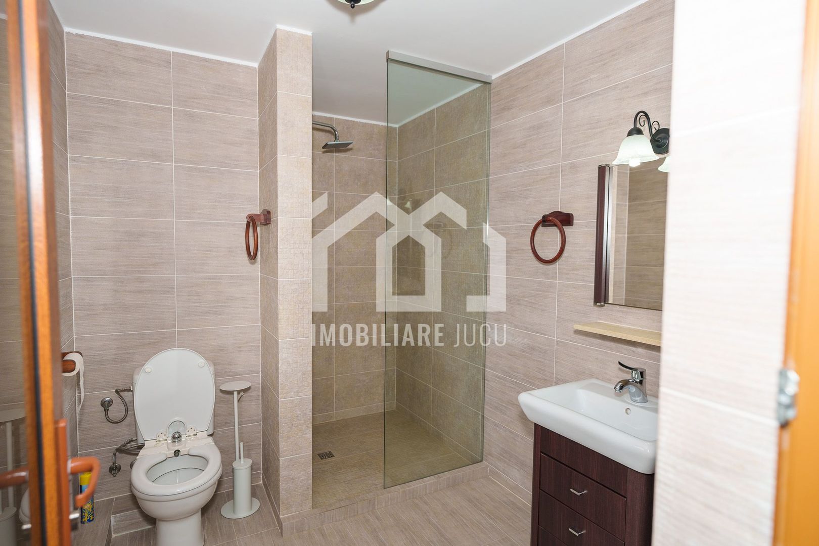 Clădire modernă cu spațiu multifuncțional de închiriat în Jucu de Mijl - Poză 21