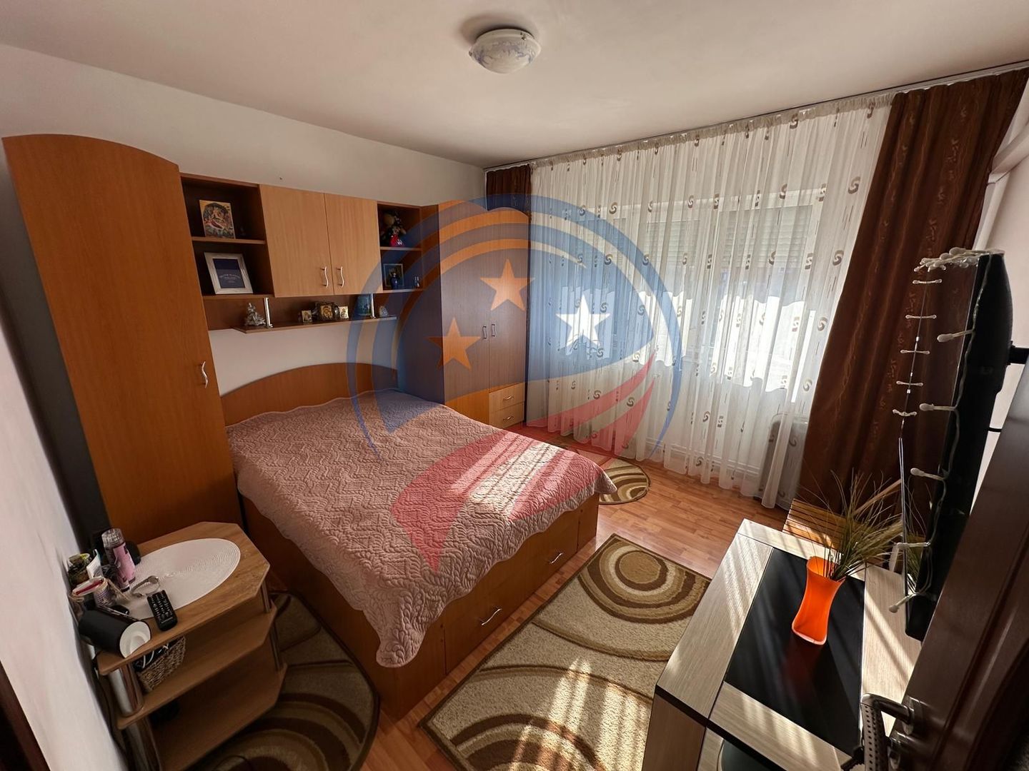 APARTAMENT 3 CAMERE, COMPLET MOBILAT SI UTILAT,  DE VANZARE - Poză 2