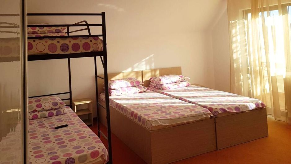 Hotel cu arhitectură montană deosebită poziționare premium Sâmbătă de Sus - Poză 10