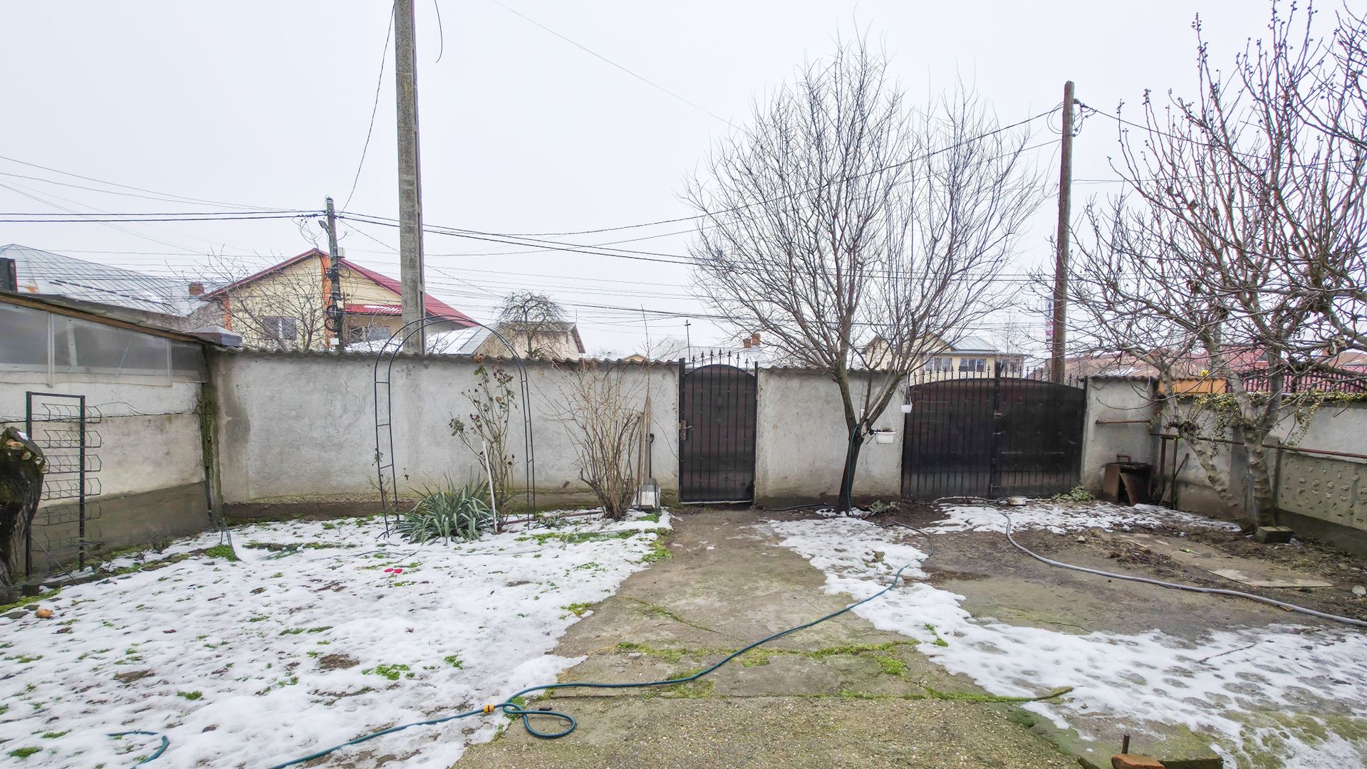 Casă spațioasă de vânzare – Strada Republicii nr. 105, Dragomirești - Poză 33