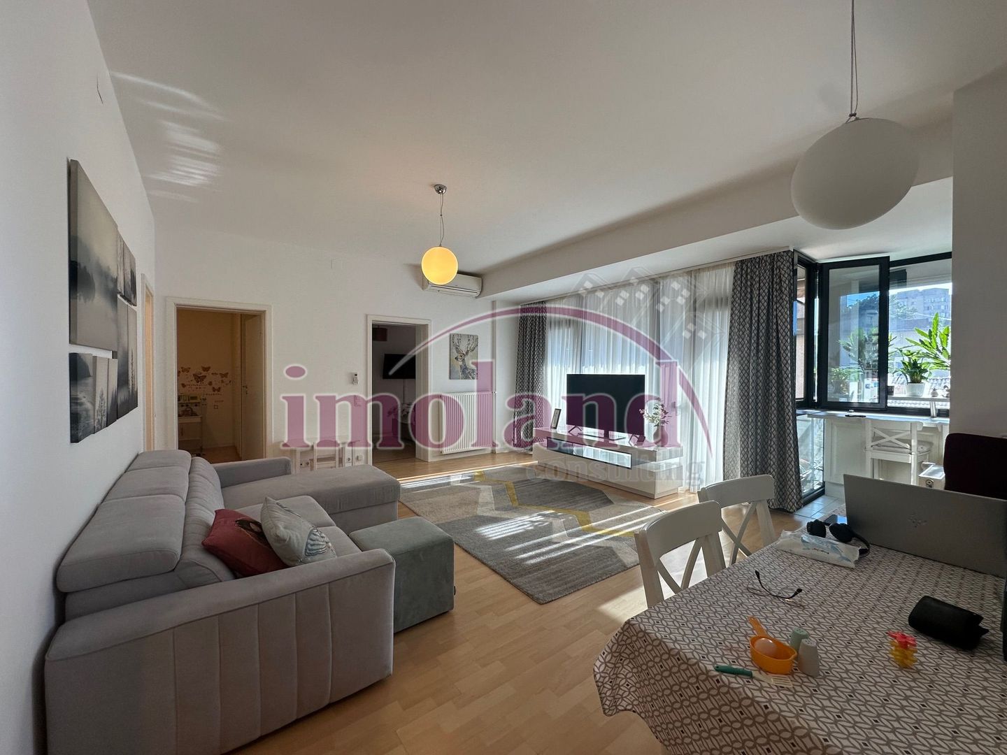 Vanzare - 3 camere cu logie - Complex DV24 - Calea Calarasilor - Poză 1