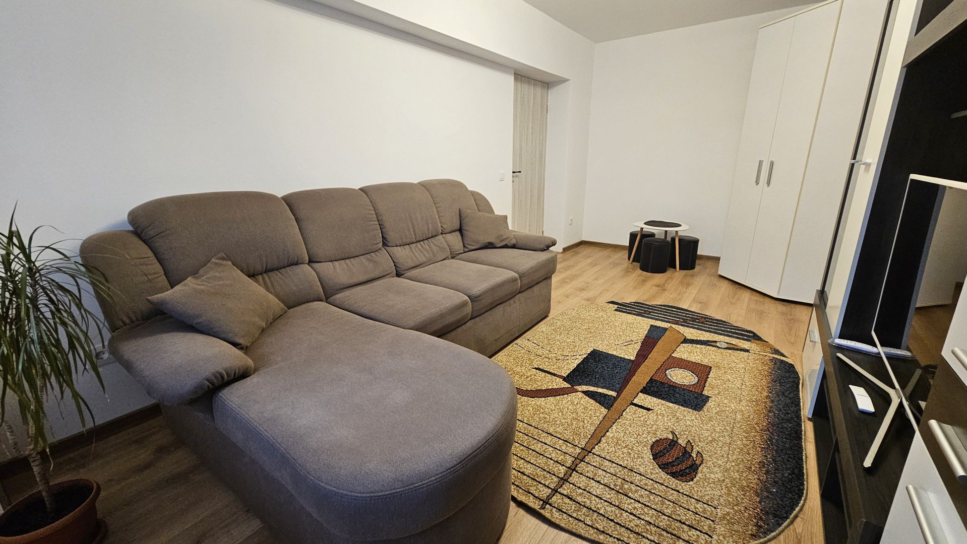 Zona Spitalul Judetean -Carpatilor garsoniera mobilata - Poză 2