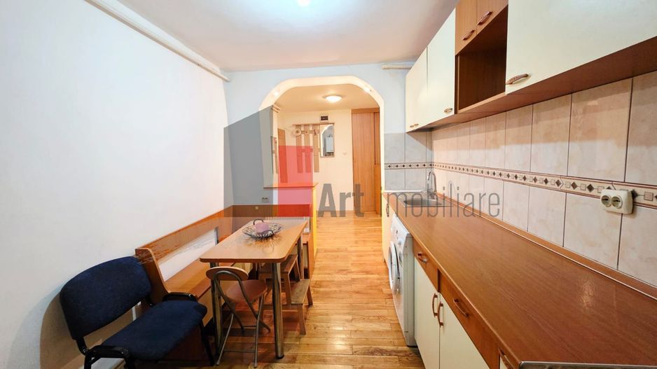 Apartament spațios cu 4 camere Crangasi - Poză 1