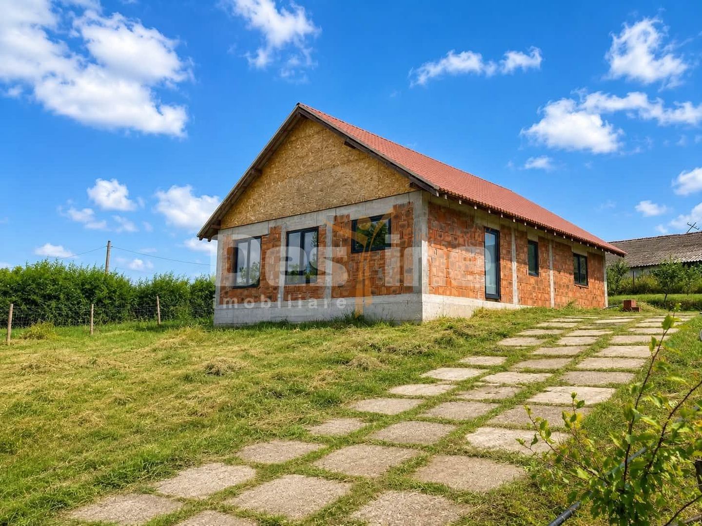 Constructie la rosu si teren 1000 mp, Zapodeni, Vaslui - Poză 3