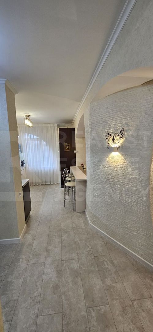 Chirie apartament, 3 camere, str. București, Centru - Poză 2