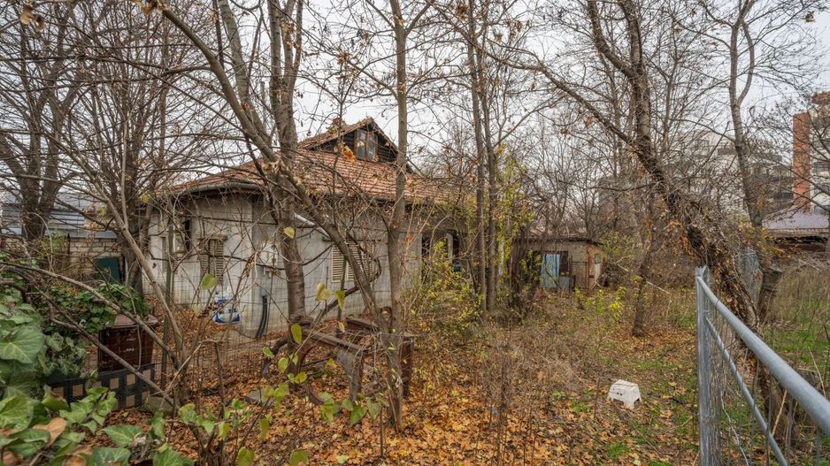 Casa demolabila cu teren 680mp deschidere 20.10ml Sisesti-Vatra Noua - Poză 4