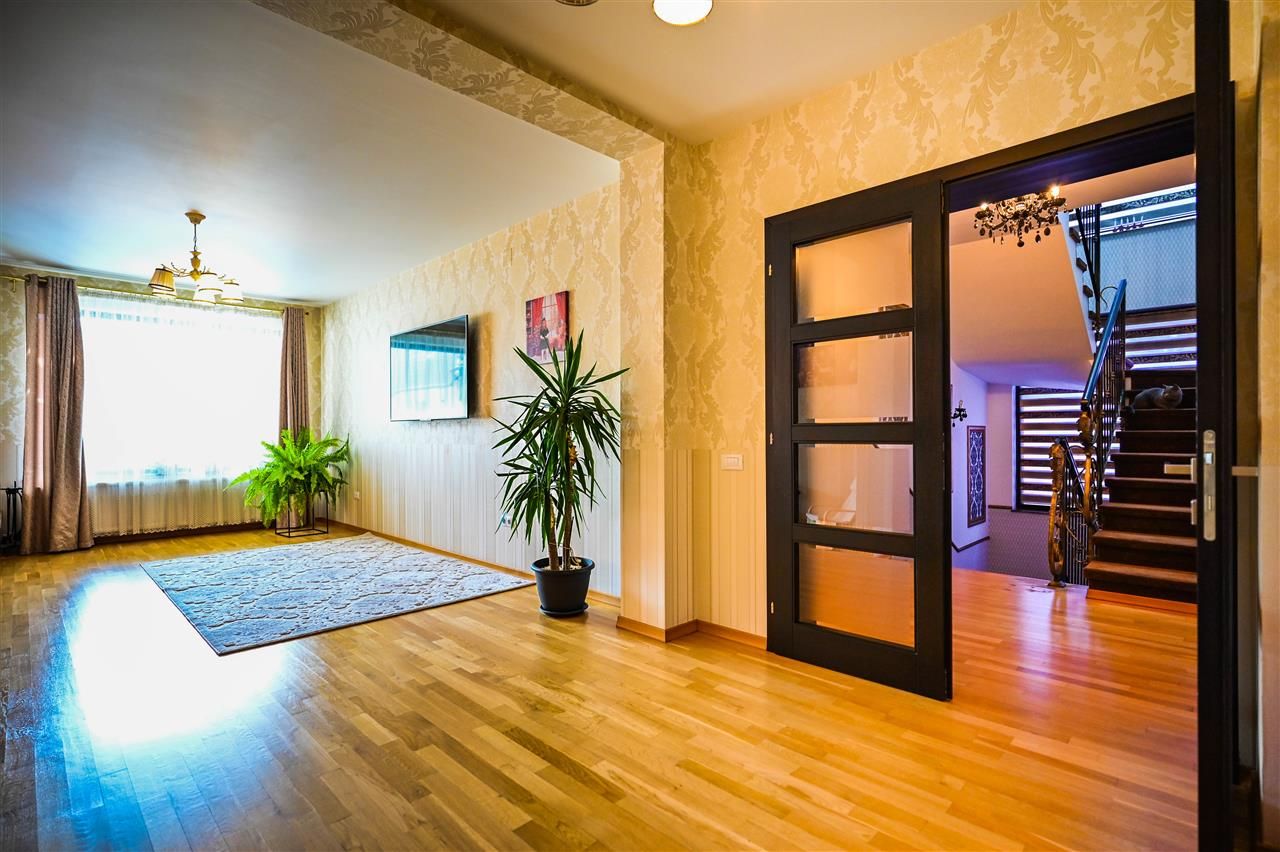 Somptuozitate in stil modern, 2 garaje, 3 terase, totul pe 1.000 mp teren - Poză 8