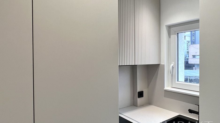 Apartament modern, recent renovat cu boxa si loc de parcare in centrul orasului! - Poză 7