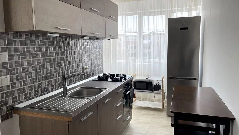 inchiriez apartament cu 3 camere Pacii + loc de parcare - Poză 1