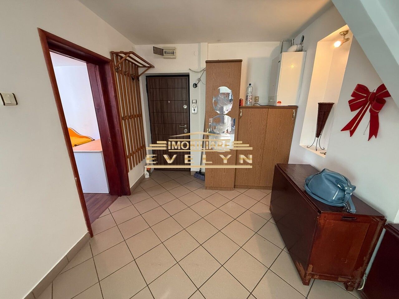 Apartament 3 camere + mansardă autorizată de vânzare – Zona Școala Nr. 7 - Poză 3