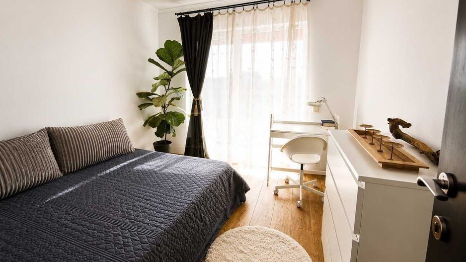 Apartament cu 4 camere, terasă de 105 mp, Între Lacuri. - Poză 5