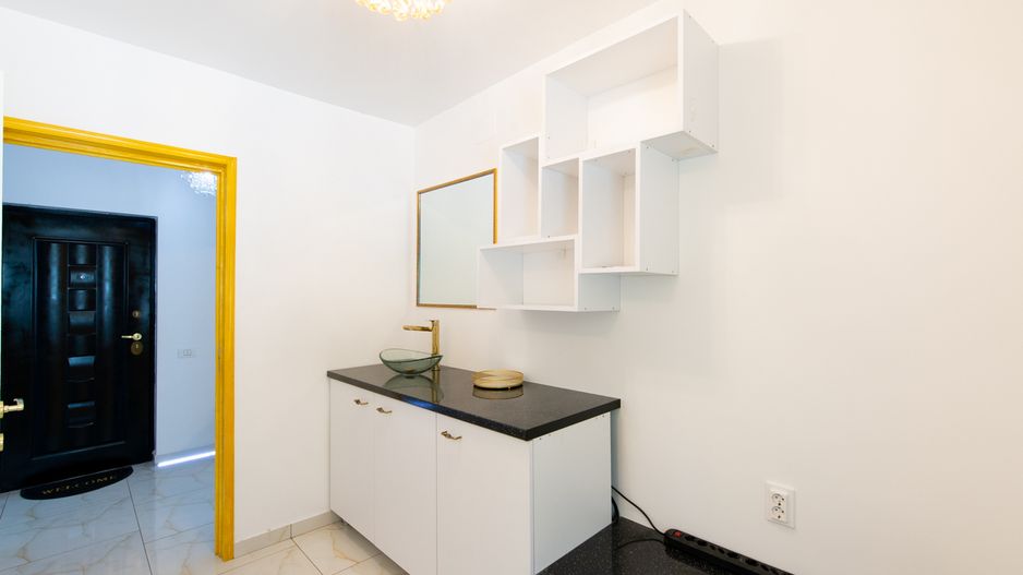 Frizerie-Coafor-Mani-Pedi, 7 posturi complet echipat - Poză 2
