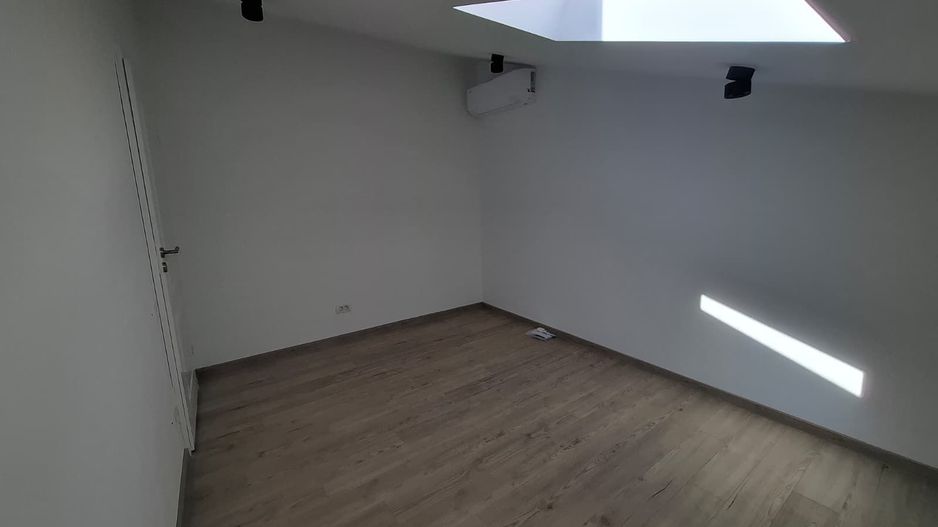 Apartament 4 Camere  in Vila , Centrala , Parcare , Totul Nou L352 - Poză 11