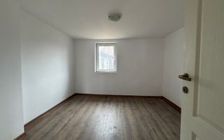 Casa in centru comunei Traian | jud. Bacau | de vanzare - Poză 1