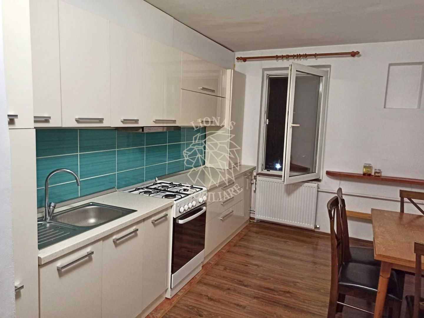 Apartament decomandat 3 camere 68 mp+balcon-parcare-Imparat Traian - Poză 1