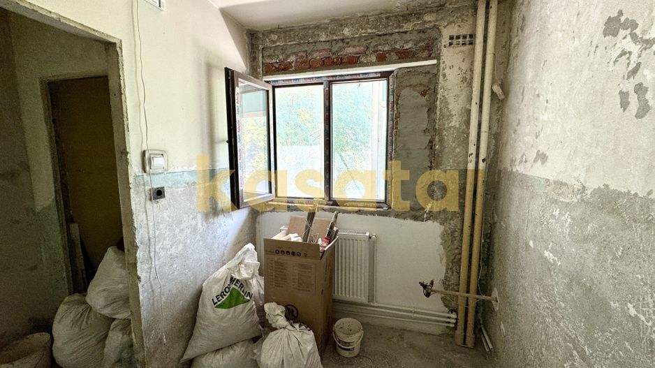 Pentru renovat - vanzare 2 camere la 200 de metri de statia de metrou - Poză 6