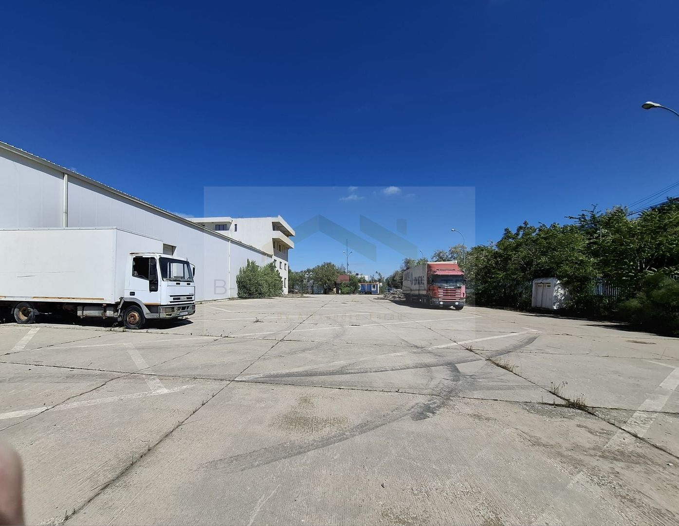 Distribuție /productie 3800 mp -constructie /14.000 mp curte. - Poză 3