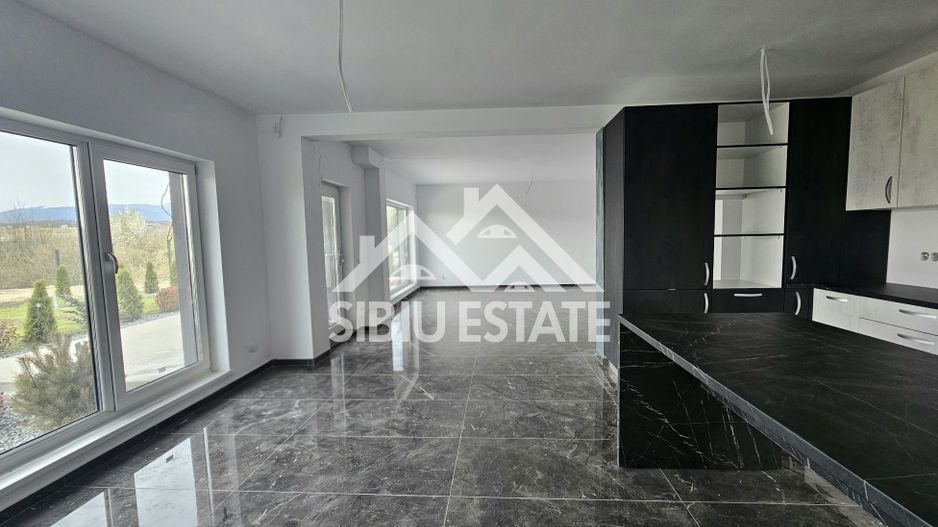 Casa moderna terase panoramice, garaj, curte mare - Poză 1