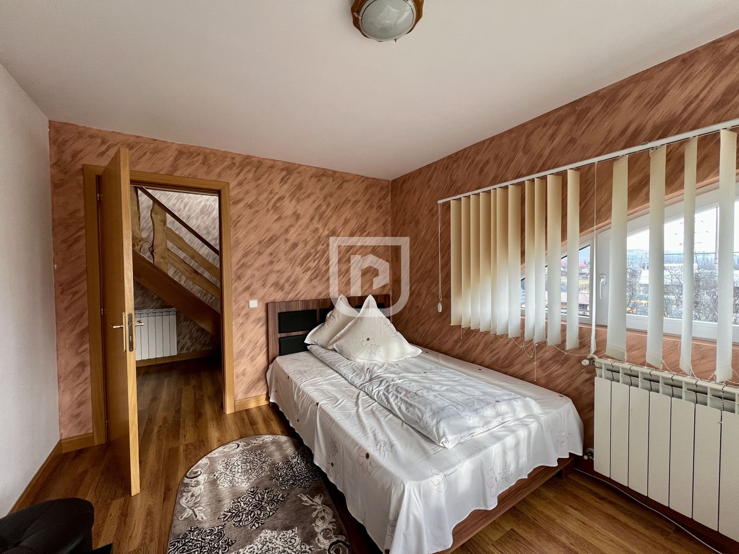 Casa de vacanta spatioasa de vanzare 6 dormitoare in Gura Humorului - Poză 6