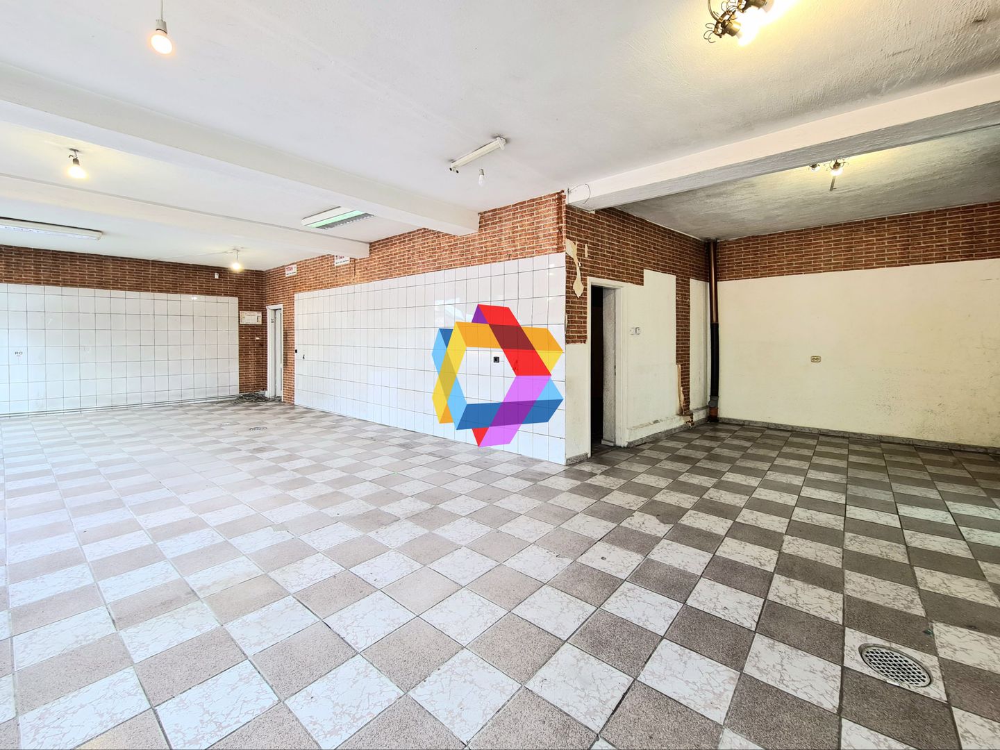 Spatiu comercial de închiriat cu 380 w Brasov - 150 mp # plus-imo.ro - Poză 4