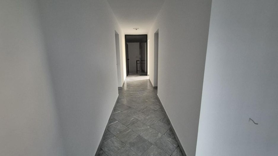 Oportunitate investitie - Vila renovata cu chiras in zona Bucurestii Noi - Poză 9