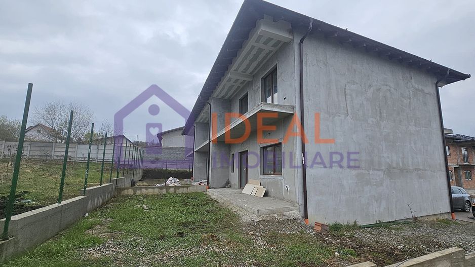 Triplex cu 4 camere si gradina, in Cisnadie - Poză 1