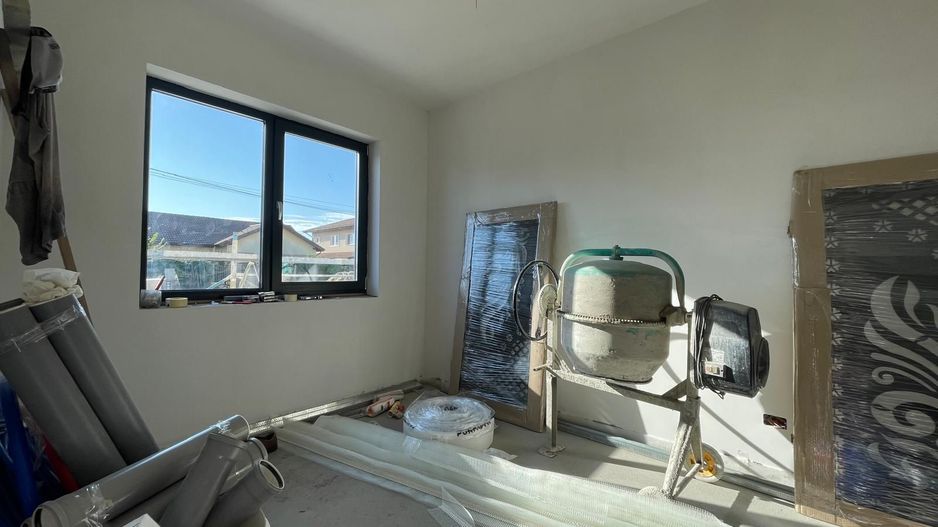 Duplex despartit prin camera tehnica - 5 camere - Mosnita - Poză 7