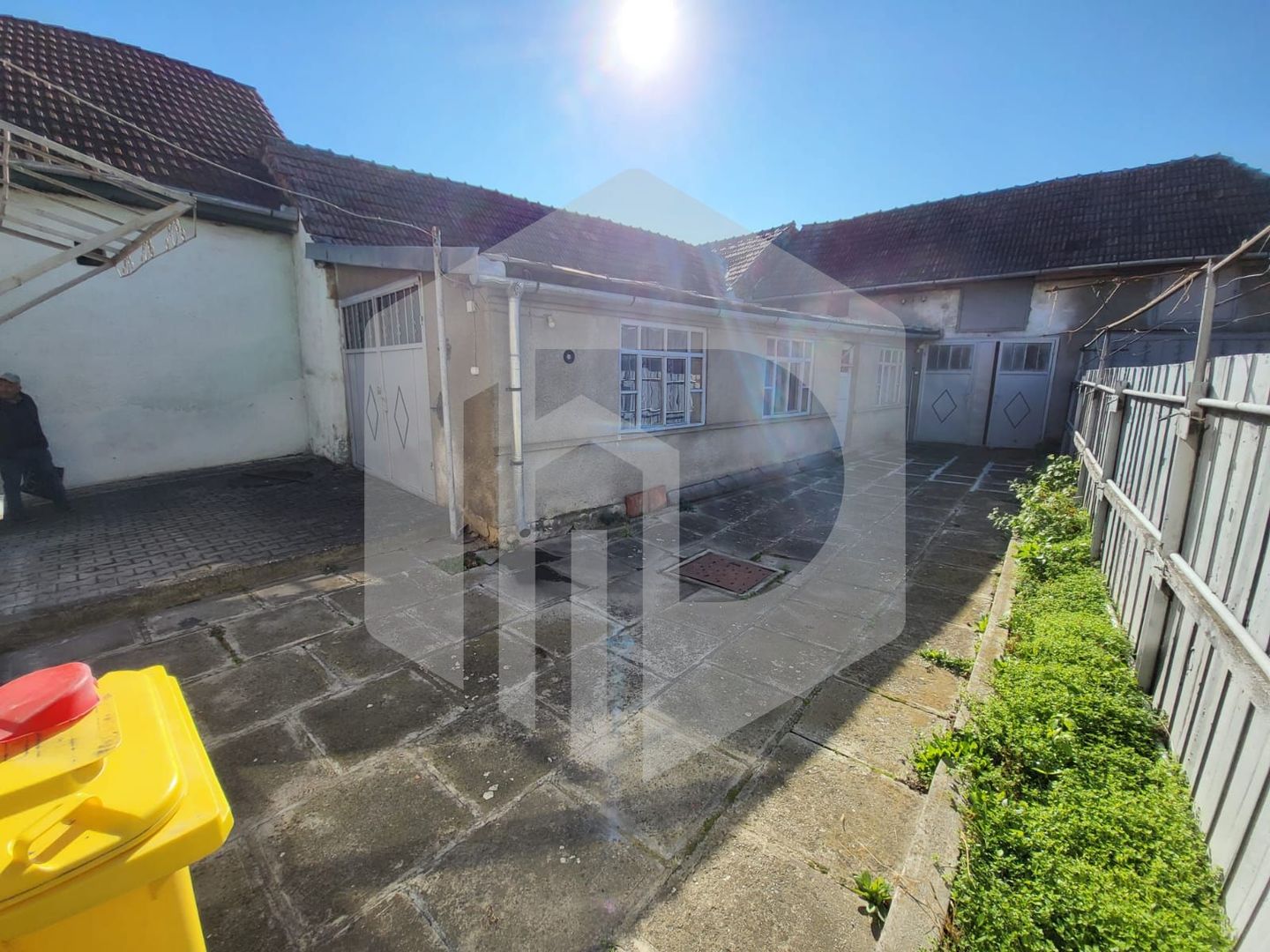 Casa in Avrig | 3 Dormitoare + Living si Bucatarie | Pivnita - Poză 4