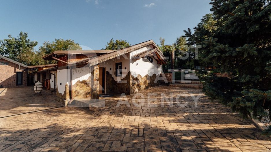 Boutique Luxury Retreat + Restaurant, Prahova - Poză 2